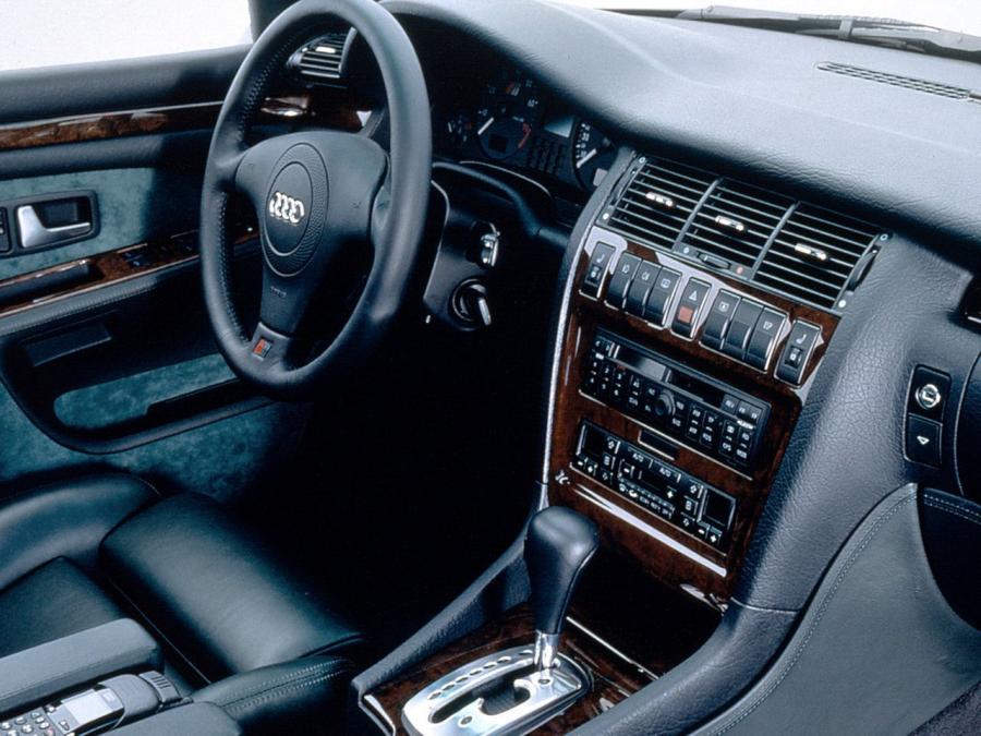 Торпедо Audi S8 (D2) 1996 года  (фото 12 из 14)
